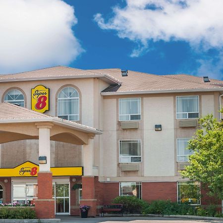 Super 8 By Wyndham High River Ab Екстериор снимка